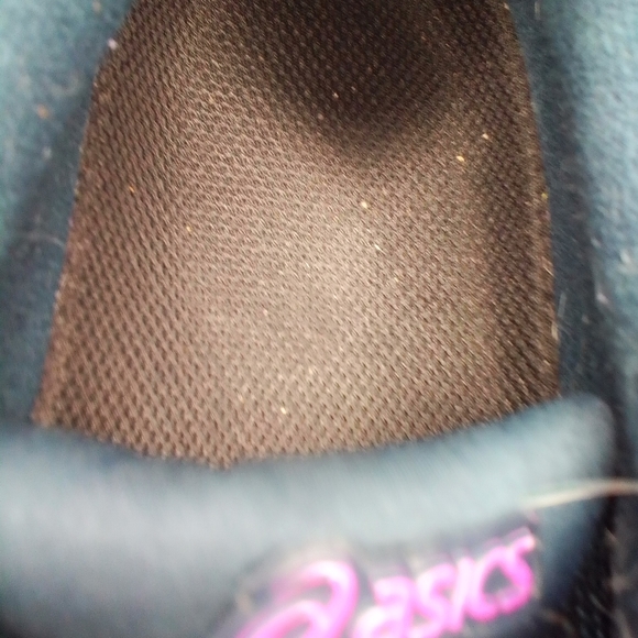 30% is the marked price-ASICS Women’s  Tennis shoes Size 8 - Picture 9 of 9